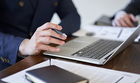 社長ヒアリングやSWOT分析を通じた現状把握